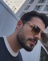 Une photo d’un participant qui veut faire connaissance et se marier