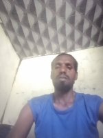 Une photo d’un participant qui veut faire connaissance et se marier